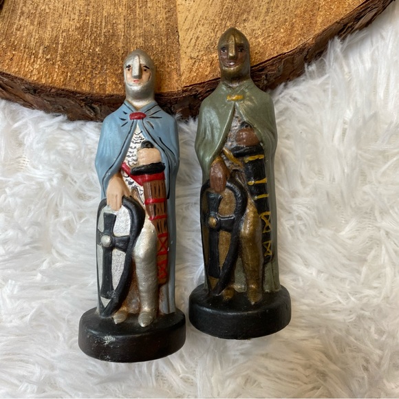 Vintage 1973 Alberta’s Molds Inc 32 Piece Hand Painted Ceramic Chess Set - Picture 8 of 16